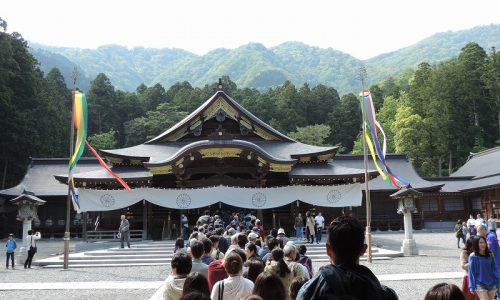 弥彦神社