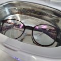 超音波洗浄機でメガネをクリーニング