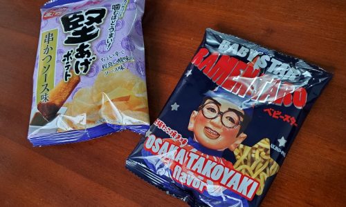 「ベビースターの大阪たこ焼き味」と「堅あげポテトの串かつソース味」