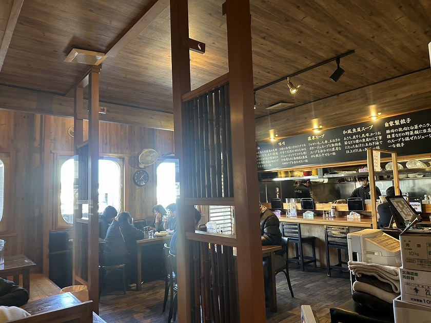 寅路 店内