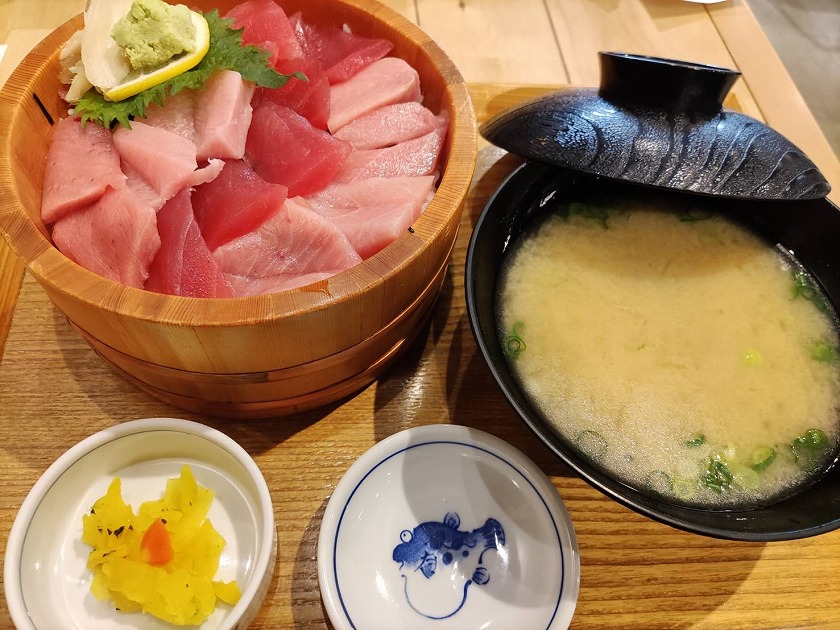 かねはちまぐろ丼
