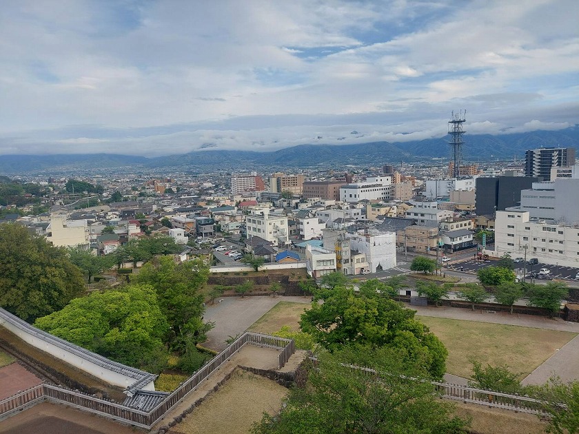 甲府盆地を一望