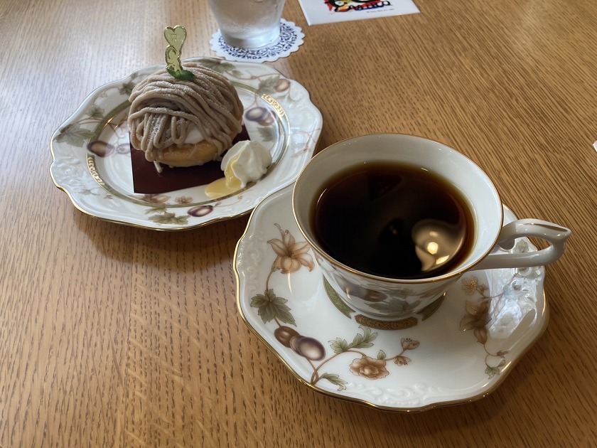 モンブランとお店自慢の炭火焙煎コーヒー