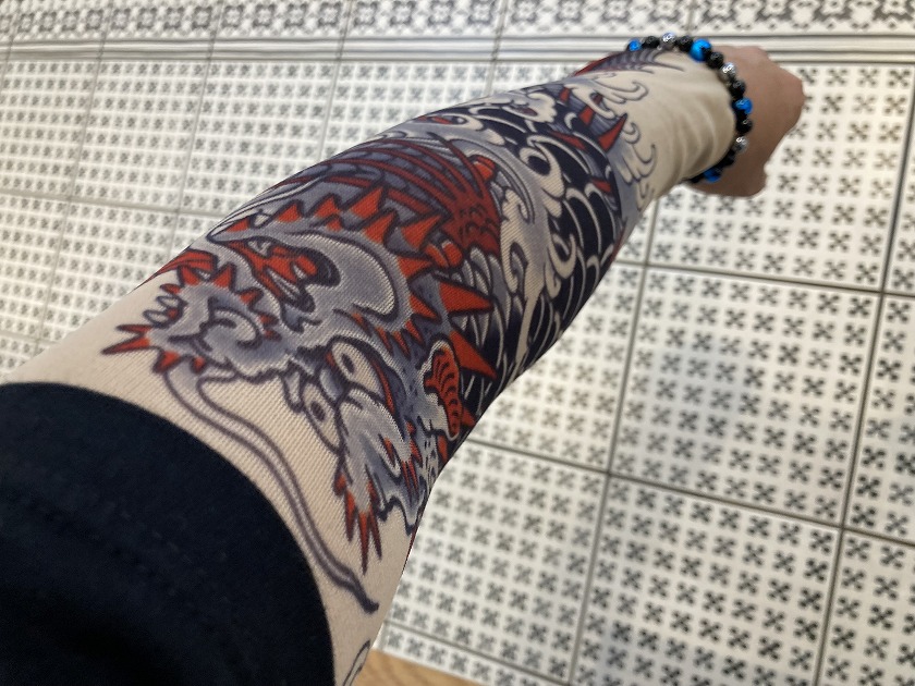 刺青アームカバー 春日一番 龍魚
