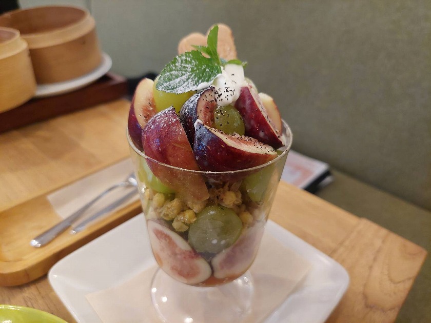 無花果と葡萄のパフェ