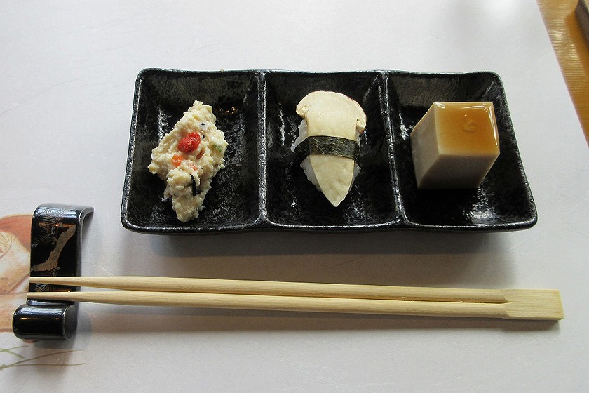 先付け:松茸寿し