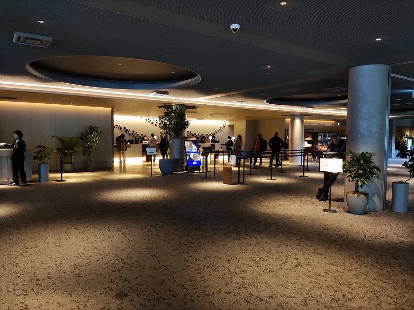 広々としたロビー