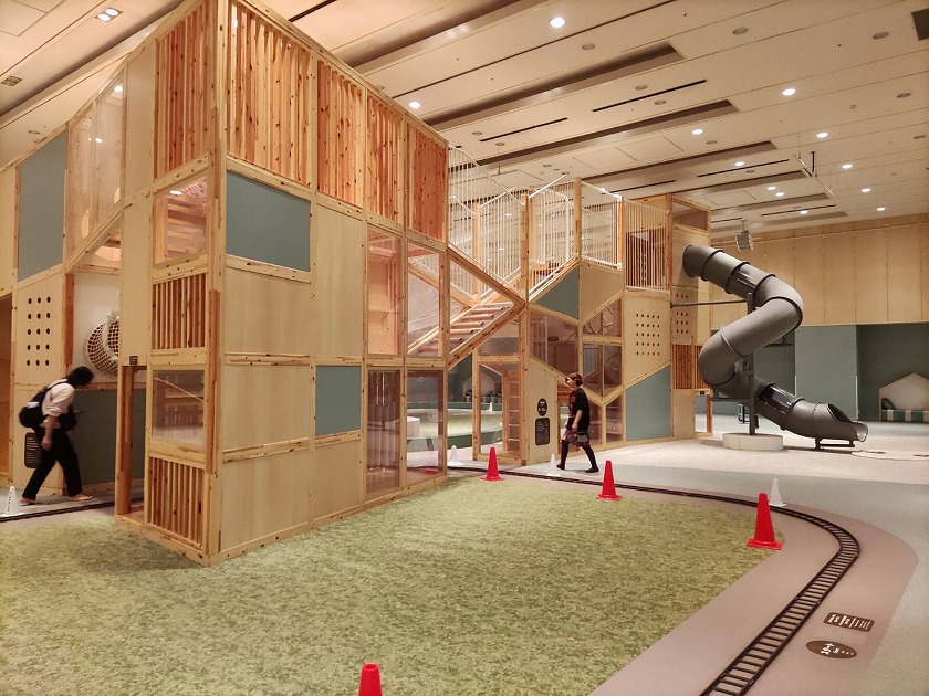 屋内アスレチック