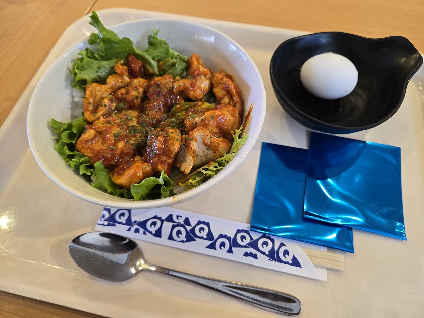 派流の勇気のスパイスチキン丼