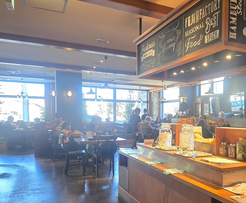 富士山パンケーキ　店内