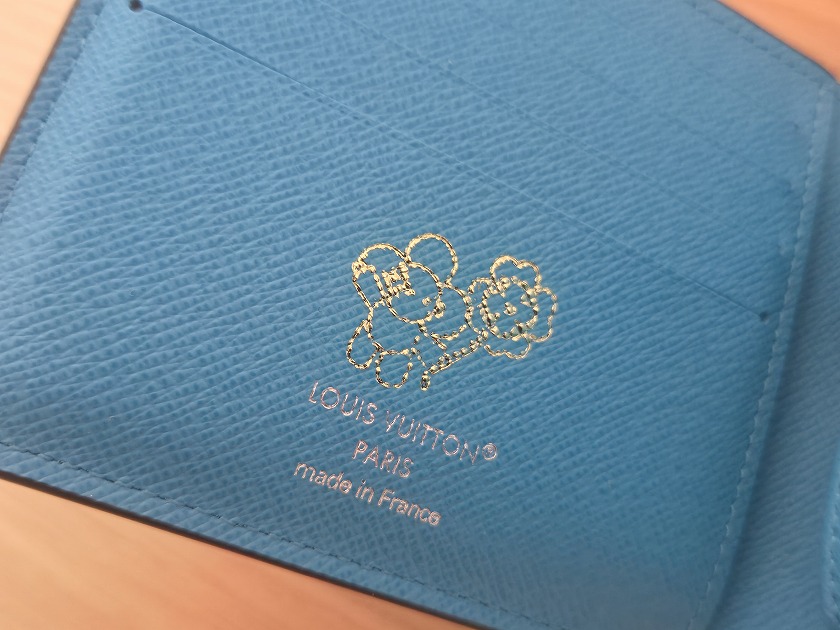 金色のホットスタンピング(刻印)